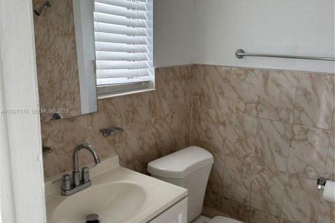 Снять в аренду квартиру в Майами, Флорида 1 спальня, 78.97м2, № 1988293 - фото 5