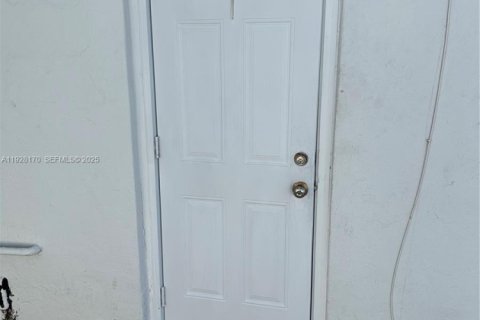 Снять в аренду квартиру в Майами, Флорида 1 спальня, 78.97м2, № 1988293 - фото 9