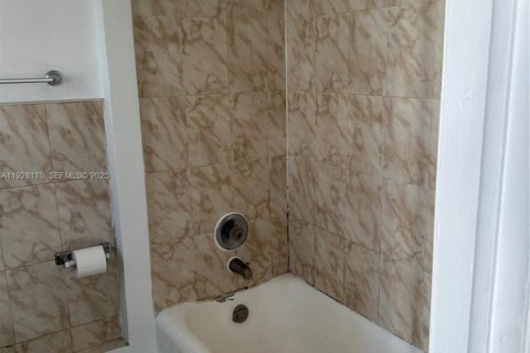 Снять в аренду квартиру в Майами, Флорида 1 спальня, 78.97м2, № 1988293 - фото 6