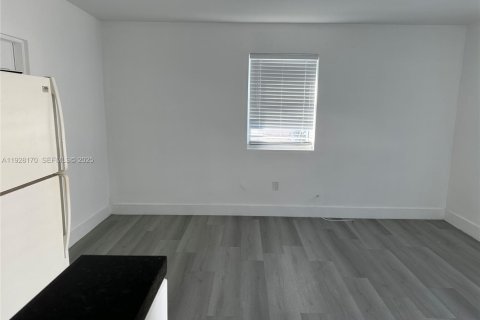 Снять в аренду квартиру в Майами, Флорида 1 спальня, 78.97м2, № 1988293 - фото 4