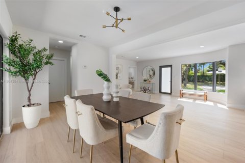 Снять в аренду виллу или дом в Майами-Шорс, Флорида 4 спальни, 174.93м2, № 1975510 - фото 19