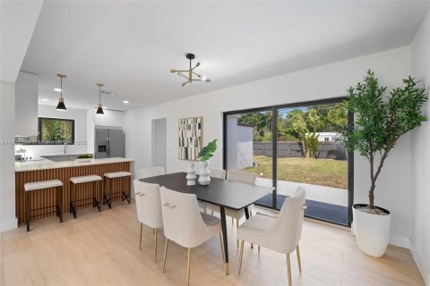 Снять в аренду виллу или дом в Майами-Шорс, Флорида 4 спальни, 174.93м2, № 1975510 - фото 20