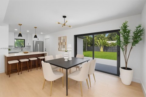 Снять в аренду виллу или дом в Майами-Шорс, Флорида 4 спальни, 174.93м2, № 1975510 - фото 29