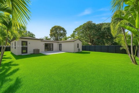 Снять в аренду виллу или дом в Майами-Шорс, Флорида 4 спальни, 174.93м2, № 1975510 - фото 6