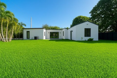 Снять в аренду виллу или дом в Майами-Шорс, Флорида 4 спальни, 174.93м2, № 1975510 - фото 4