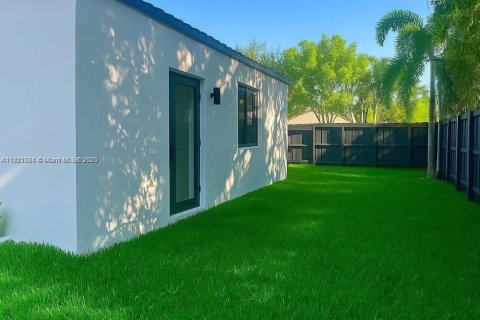 Снять в аренду виллу или дом в Майами-Шорс, Флорида 4 спальни, 174.93м2, № 1975510 - фото 5