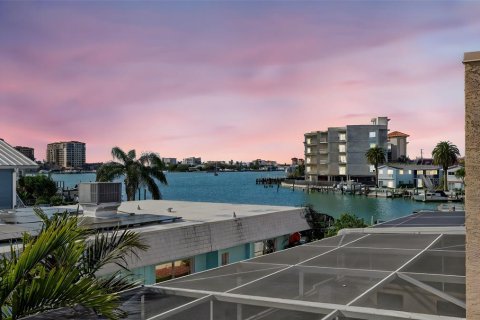 Touwnhouse à vendre à Clearwater, Floride: 3 chambres, 278.52 m2 № 2098859 - photo 2