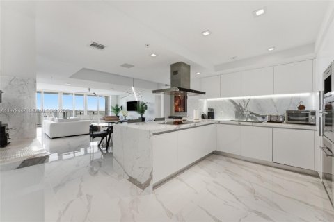 Copropriété à vendre à Sunny Isles Beach, Floride: 4 chambres, 286.51 m2 № 2046232 - photo 10