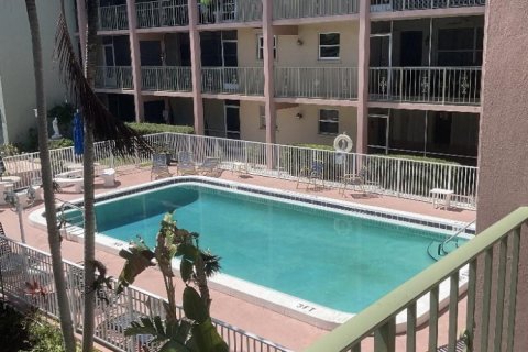 Condominio en venta en Pompano Beach, Florida, 2 dormitorios, 92.9 m2 № 2193984 - foto 15