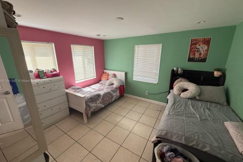 House in Oakland Park, Florida 2 bedrooms, 72.46 sq.m. № 1925092 - photo 7