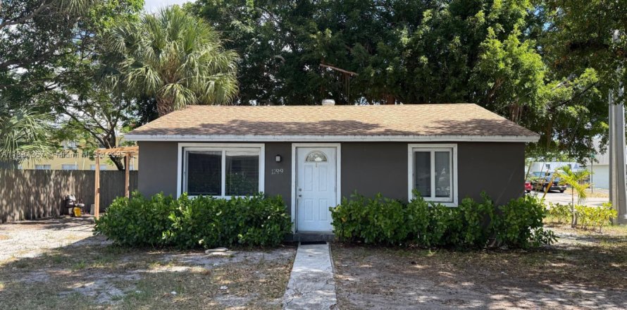 House in Oakland Park, Florida 2 bedrooms, 72.46 sq.m. № 1925092