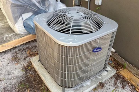 House in Oakland Park, Florida 2 bedrooms, 72.46 sq.m. № 1925092 - photo 14