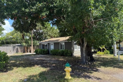 House in Oakland Park, Florida 2 bedrooms, 72.46 sq.m. № 1925092 - photo 16