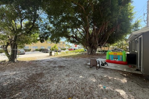 House in Oakland Park, Florida 2 bedrooms, 72.46 sq.m. № 1925092 - photo 13