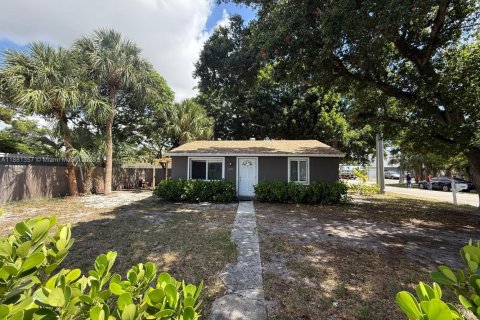 House in Oakland Park, Florida 2 bedrooms, 72.46 sq.m. № 1925092 - photo 2