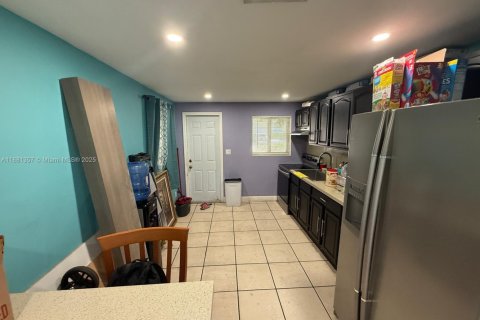 House in Oakland Park, Florida 2 bedrooms, 72.46 sq.m. № 1925092 - photo 6