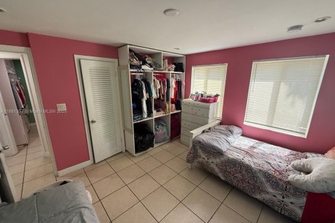 House in Oakland Park, Florida 2 bedrooms, 72.46 sq.m. № 1925092 - photo 8