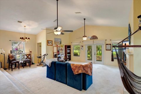 House in Melrose, Florida 2 bedrooms, 115.94 sq.m. № 2200698 - photo 5