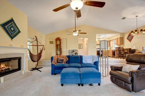 House in Melrose, Florida 2 bedrooms, 115.94 sq.m. № 2200698 - photo 4