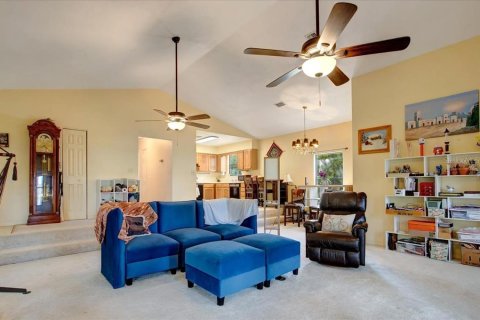 House in Melrose, Florida 2 bedrooms, 115.94 sq.m. № 2200698 - photo 9