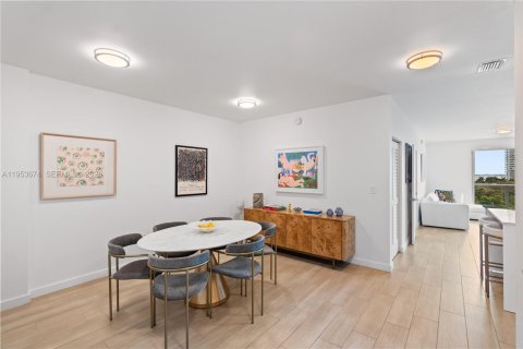 Condominio en alquiler en Miami, Florida, 2 dormitorios, 103.96 m2 № 2011011 - foto 5