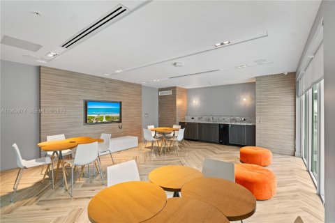 Condominio en alquiler en Miami, Florida, 2 dormitorios, 103.96 m2 № 2011011 - foto 28