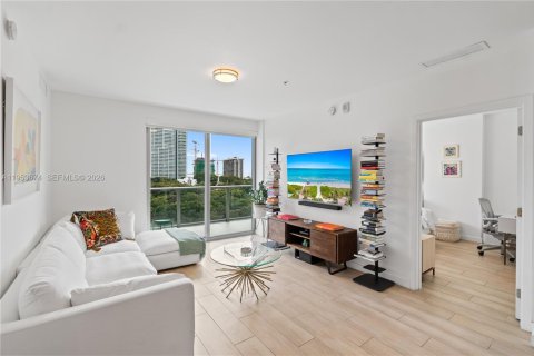 Condominio en Miami, Florida, 2 dormitorios  № 2011011
