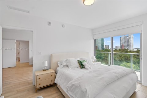 Condominio en alquiler en Miami, Florida, 2 dormitorios, 103.96 m2 № 2011011 - foto 15