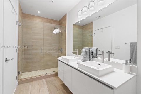 Condominio en alquiler en Miami, Florida, 2 dormitorios, 103.96 m2 № 2011011 - foto 17