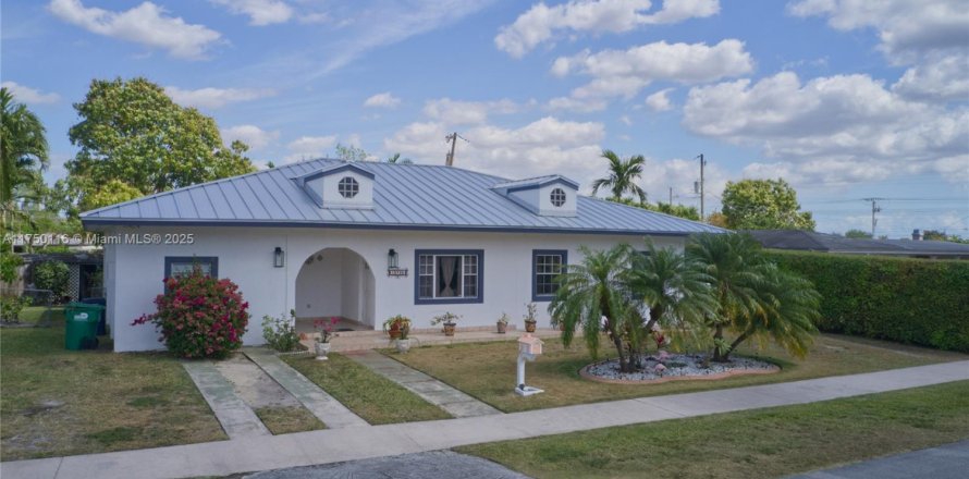 Casa en Miami, Florida 4 dormitorios, 196.21 m2 № 1960613