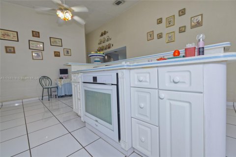 Casa en venta en Miami, Florida, 4 dormitorios, 196.21 m2 № 1960613 - foto 15