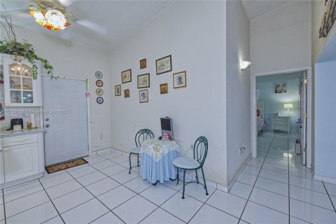 Casa en venta en Miami, Florida, 4 dormitorios, 196.21 m2 № 1960613 - foto 16
