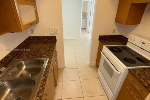 Copropriété à vendre à North Miami, Floride: 1 chambre, 72.19 m2 № 1977640 - photo 1