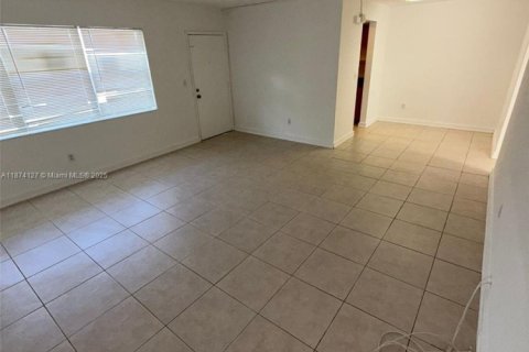 Copropriété à vendre à North Miami, Floride: 1 chambre, 72.19 m2 № 1977640 - photo 11