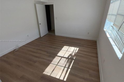 Copropriété à vendre à North Miami, Floride: 1 chambre, 72.19 m2 № 1977640 - photo 2