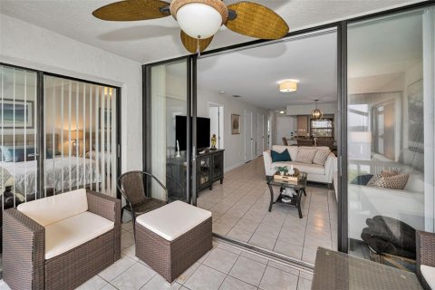 Condo in Tarpon Springs, Florida, 2 bedrooms  № 1821260 - photo 25