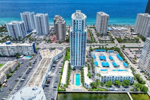 Copropriété à vendre à Hallandale Beach, Floride: 1 chambre, 92.44 m2 № 2256570 - photo 23