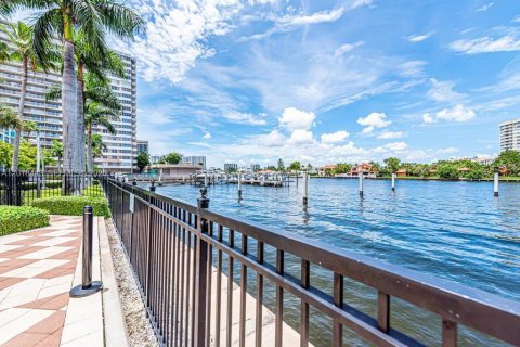 Copropriété à vendre à Hallandale Beach, Floride: 1 chambre, 92.44 m2 № 2256570 - photo 25