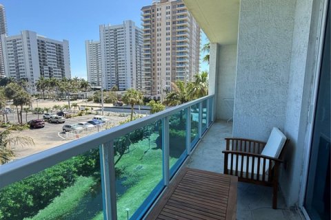 Copropriété à vendre à Hallandale Beach, Floride: 1 chambre, 92.44 m2 № 2256570 - photo 18