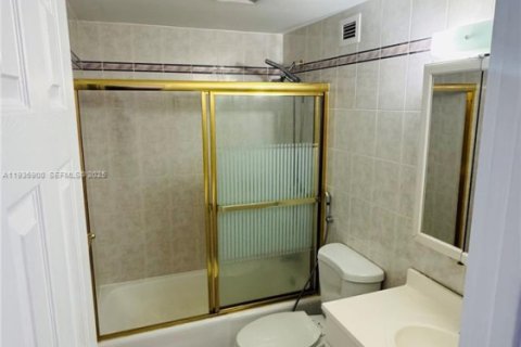 Condo in Sunny Isles Beach, Florida, 1 bedroom  № 1994809 - photo 4