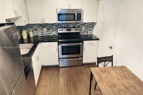 Condo in Sunny Isles Beach, Florida, 1 bedroom  № 1994809 - photo 2