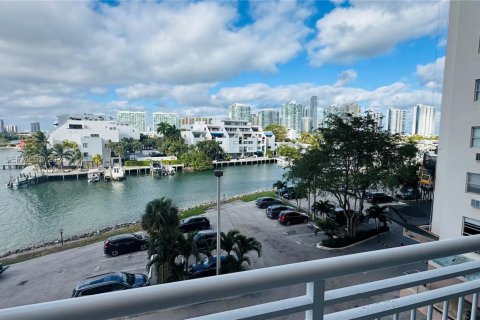 Condo in Sunny Isles Beach, Florida, 1 bedroom  № 1994809 - photo 7