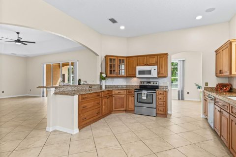House in The Villages, Florida 3 bedrooms, 215.25 sq.m. № 2403215 - photo 23