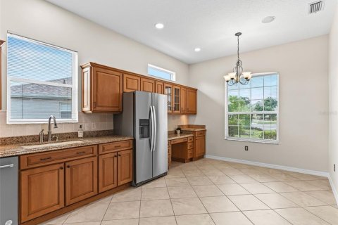 House in The Villages, Florida 3 bedrooms, 215.25 sq.m. № 2403215 - photo 20