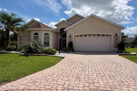 House in The Villages, Florida 3 bedrooms, 215.25 sq.m. № 2403215 - photo 2