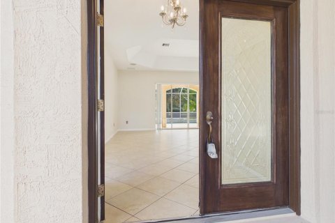 House in The Villages, Florida 3 bedrooms, 215.25 sq.m. № 2403215 - photo 7