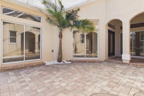 House in The Villages, Florida 3 bedrooms, 215.25 sq.m. № 2403215 - photo 5