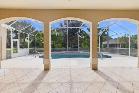 House in The Villages, Florida 3 bedrooms, 215.25 sq.m. № 2403215 - photo 11