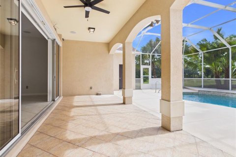 House in The Villages, Florida 3 bedrooms, 215.25 sq.m. № 2403215 - photo 13