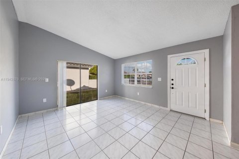 Villa ou maison à louer à Miami, Floride: 3 chambres, 178.47 m2 № 1999176 - photo 5